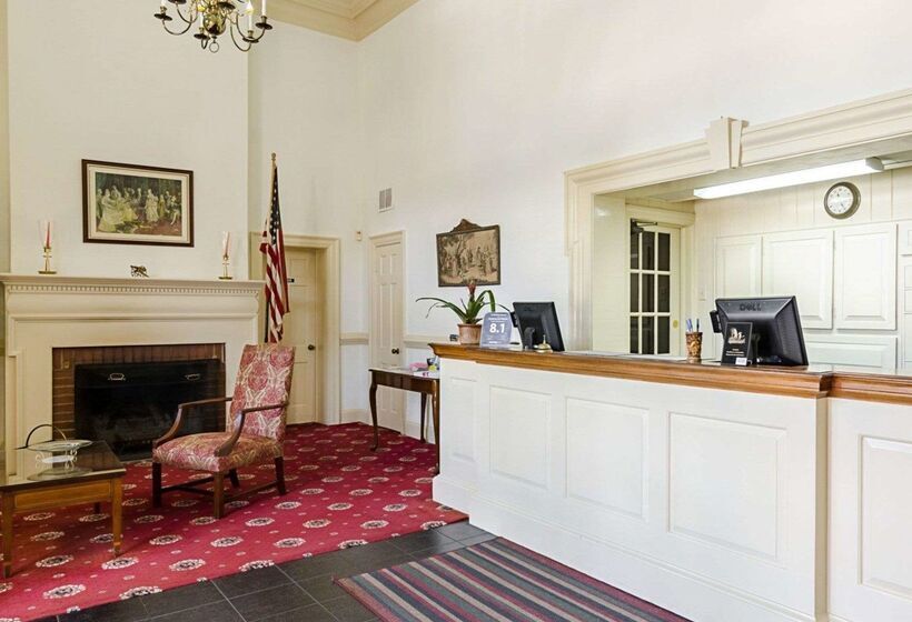 בית מלון כפרי Rodeway Inn Historic