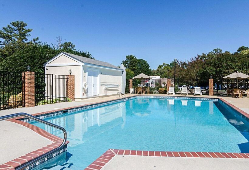 בית מלון כפרי Rodeway Inn Historic