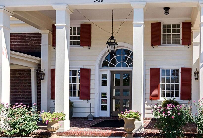 בית מלון כפרי Rodeway Inn Historic