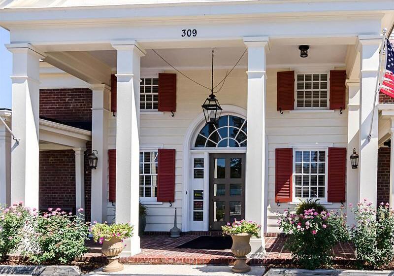 בית מלון כפרי Rodeway Inn Historic