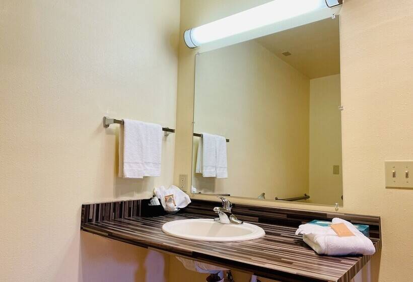 فندق Seabird Lodge Fort Bragg