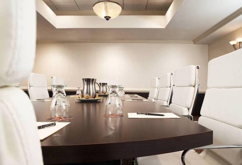 酒店 Sheraton Detroit Metro Airport