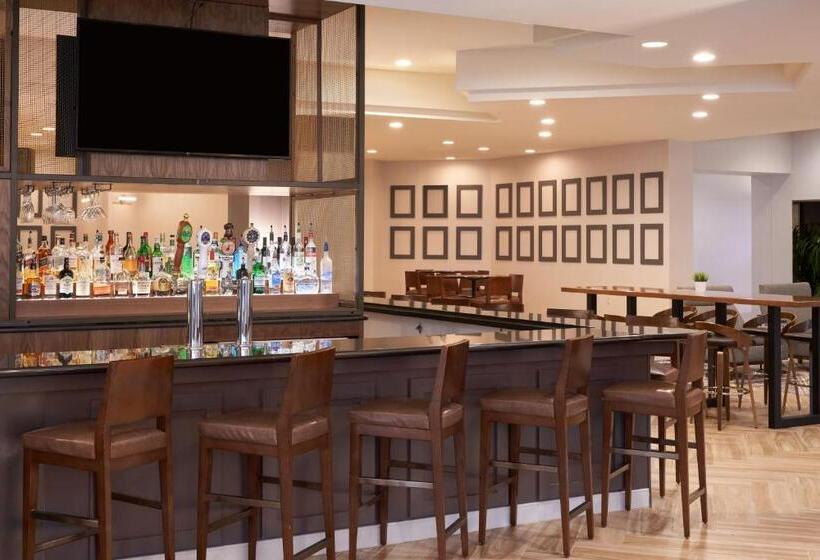 فندق Sheraton Detroit Novi