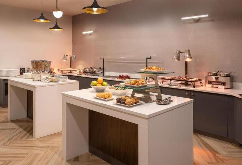 فندق Sheraton Detroit Novi