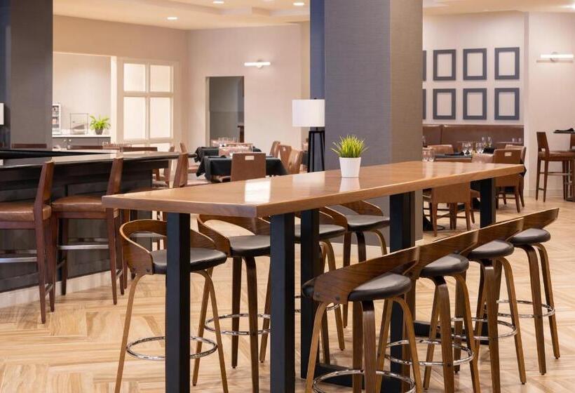 فندق Sheraton Detroit Novi