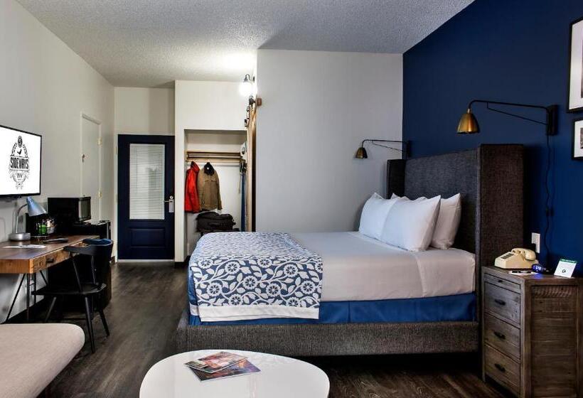 فندق Sideways Inn