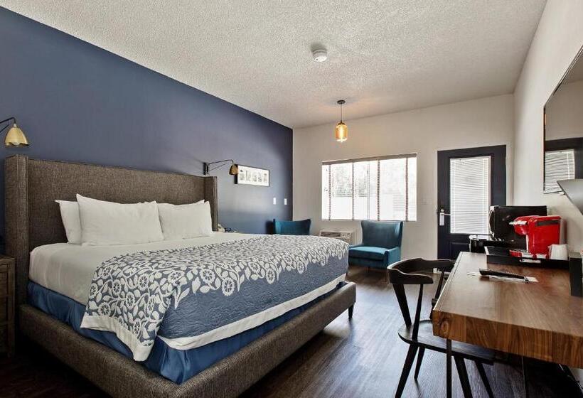 فندق Sideways Inn