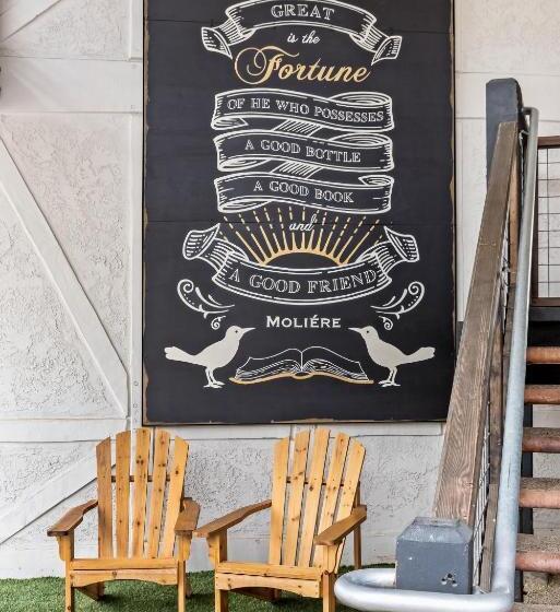 فندق Sideways Inn