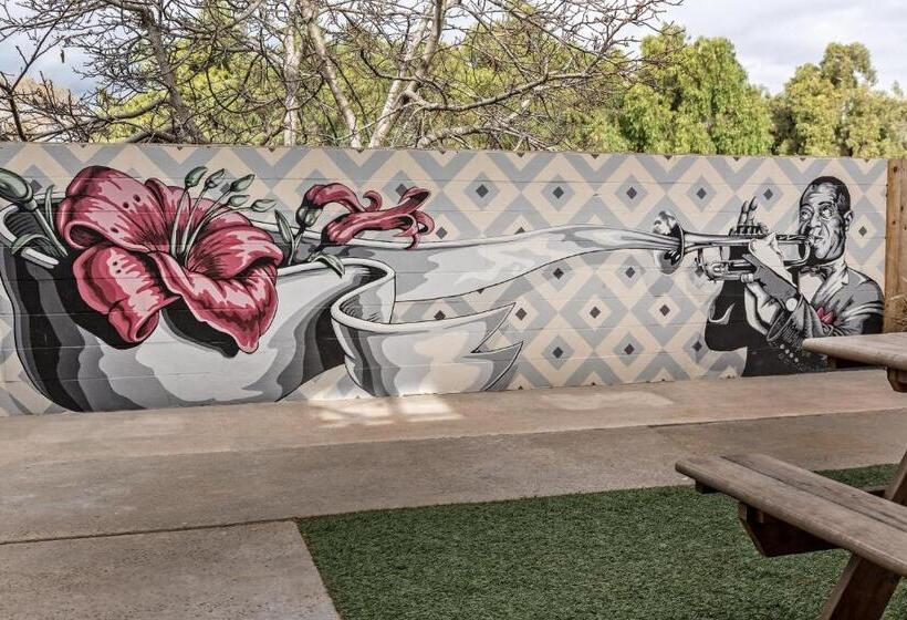 فندق Sideways Inn