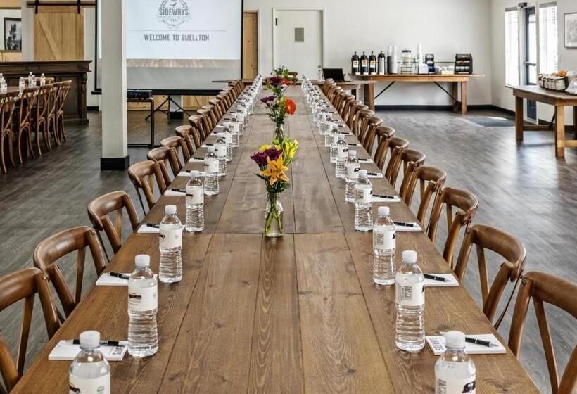 فندق Sideways Inn