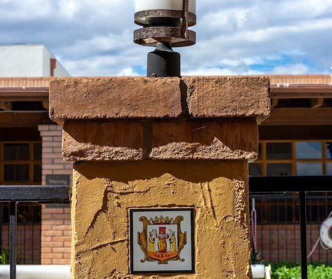 فندق Clarion Inn