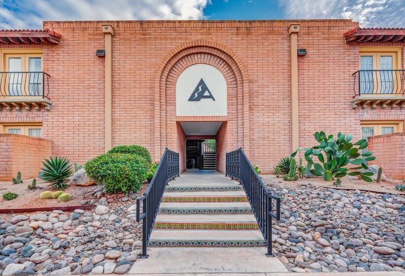 فندق Clarion Inn