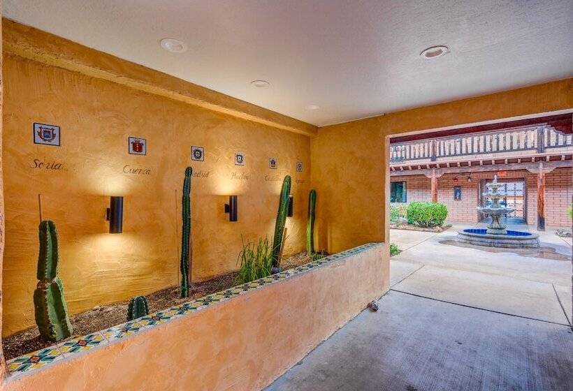 فندق Clarion Inn