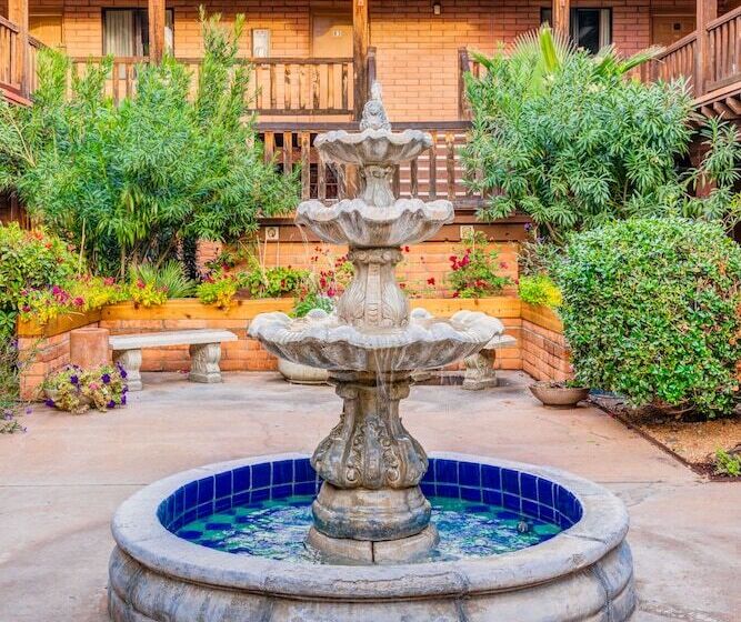 فندق Clarion Inn