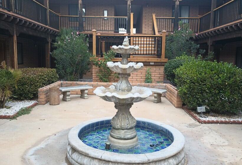 فندق Clarion Inn