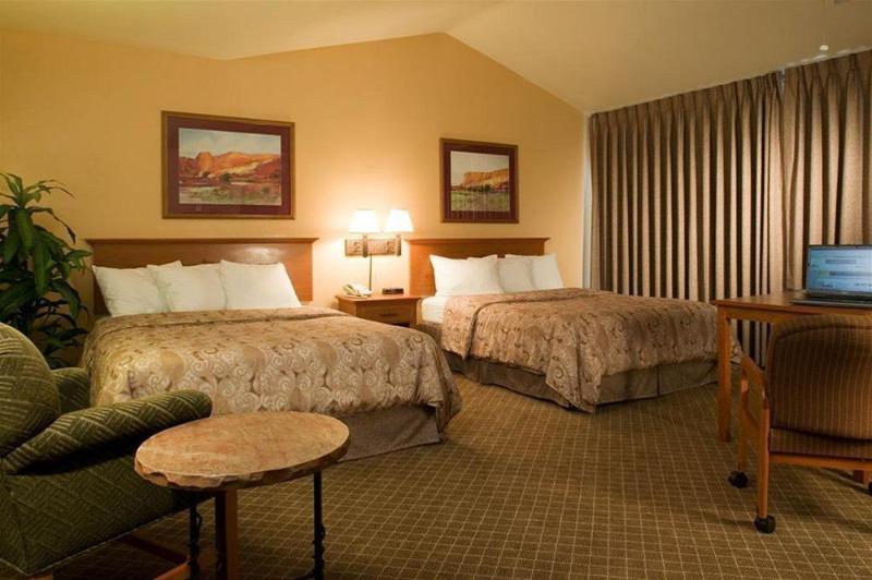 فندق Clarion Inn