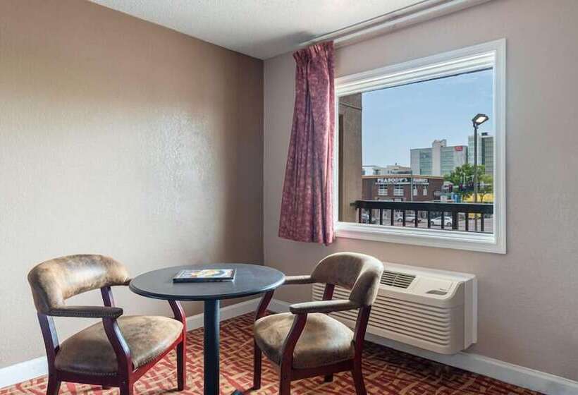 فندق Sundial Inn