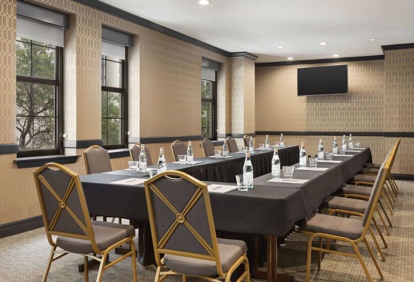 هتل The Admiral, Downtown Historic District