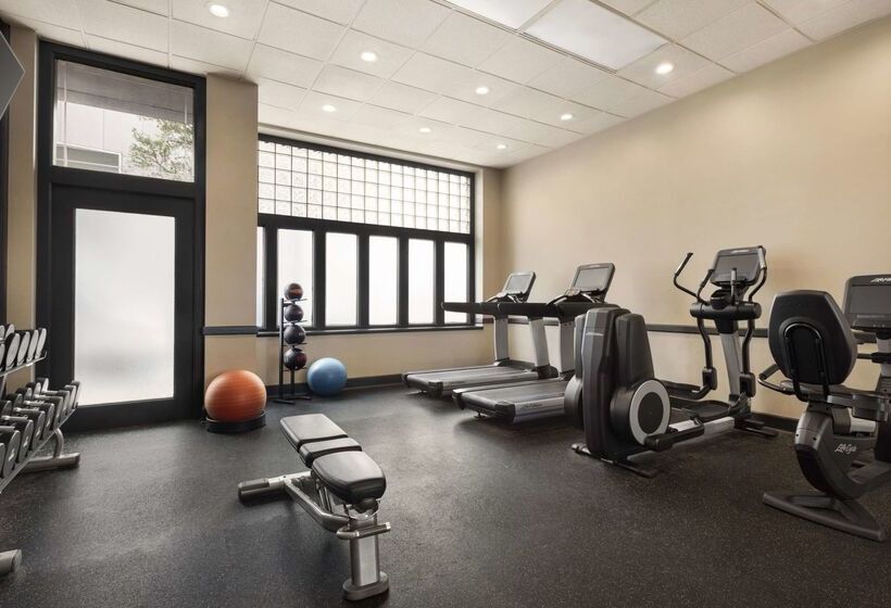 호텔 The Admiral, Downtown Historic District