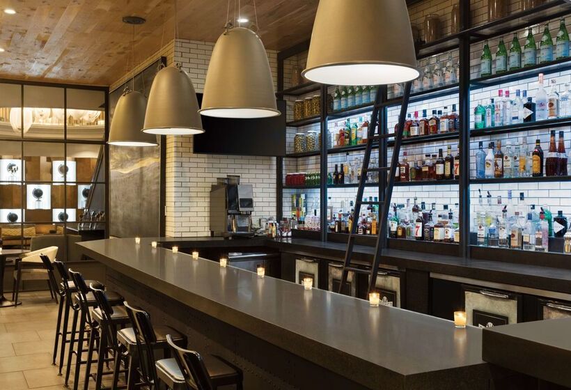 호텔 The Admiral, Downtown Historic District