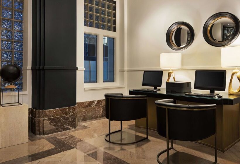 호텔 The Admiral, Downtown Historic District