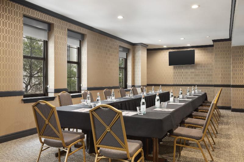 호텔 The Admiral, Downtown Historic District