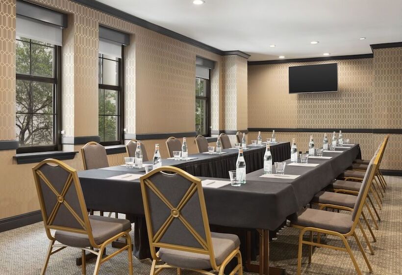 호텔 The Admiral, Downtown Historic District