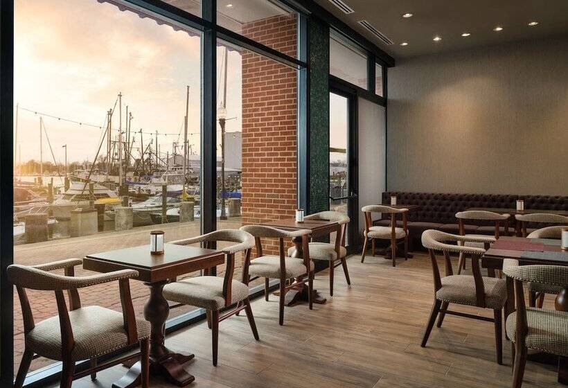 酒店 The Landing At Hampton Marina, Tapestry Collection By Hilton