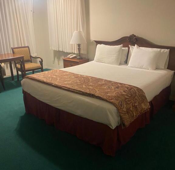 فندق The Monarch Resort