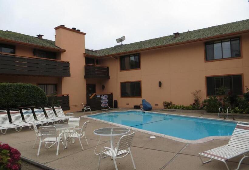 فندق The Monarch Resort