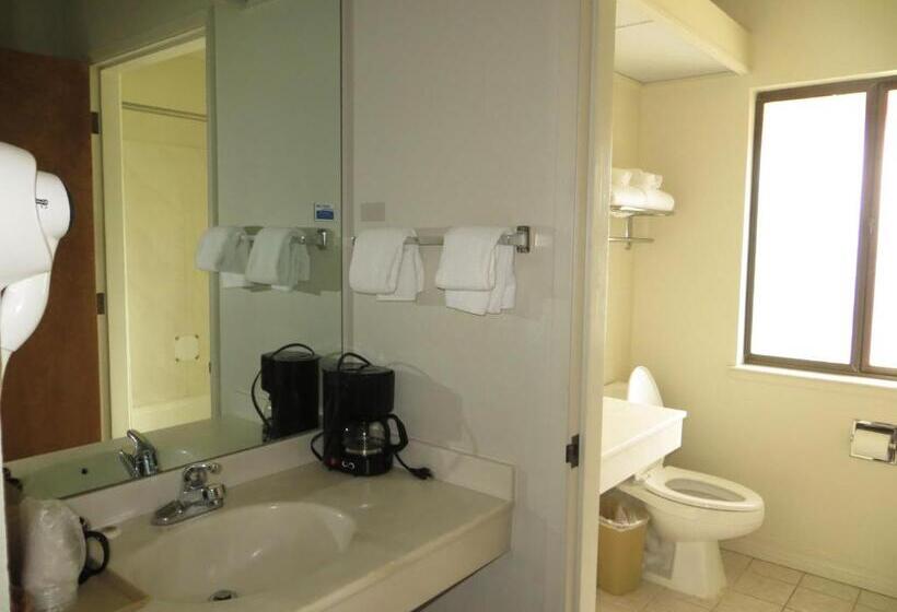 فندق The Monarch Resort