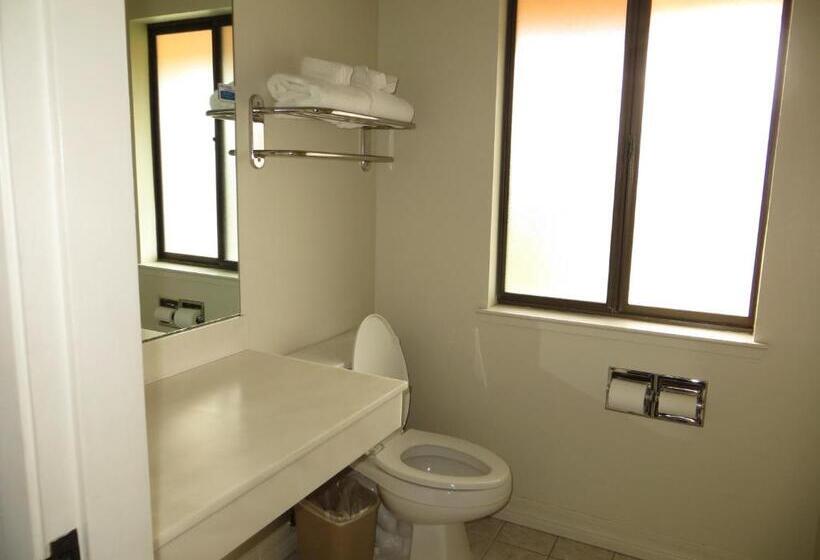 فندق The Monarch Resort