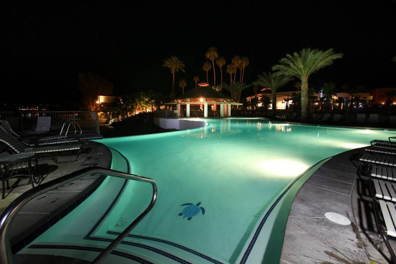 هتل The Nautical Beachfront Resort