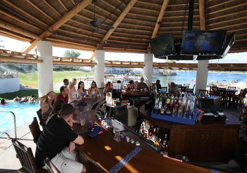 هتل The Nautical Beachfront Resort