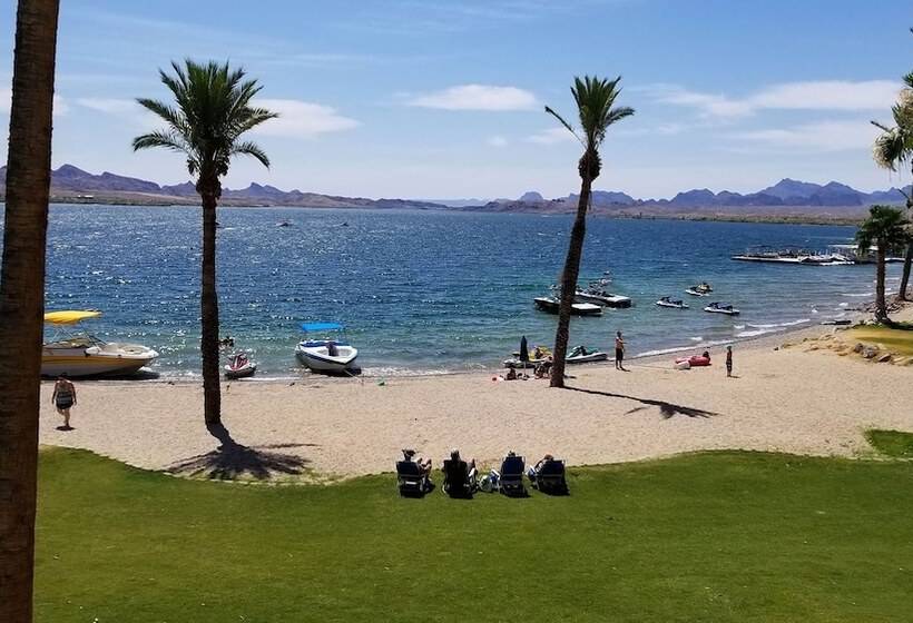 هتل The Nautical Beachfront Resort