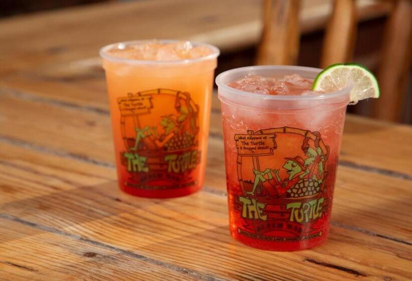 هتل The Nautical Beachfront Resort