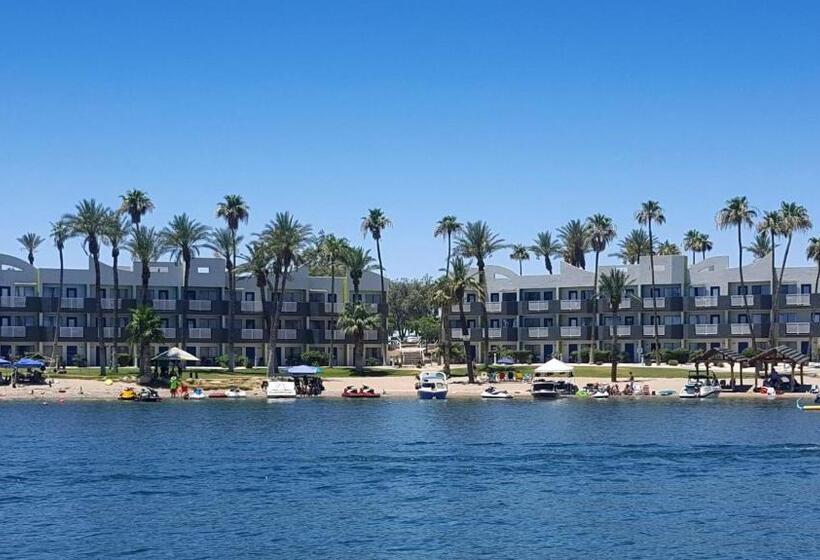 هتل The Nautical Beachfront Resort