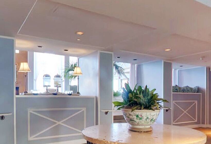 Portofino Hotel & Marina