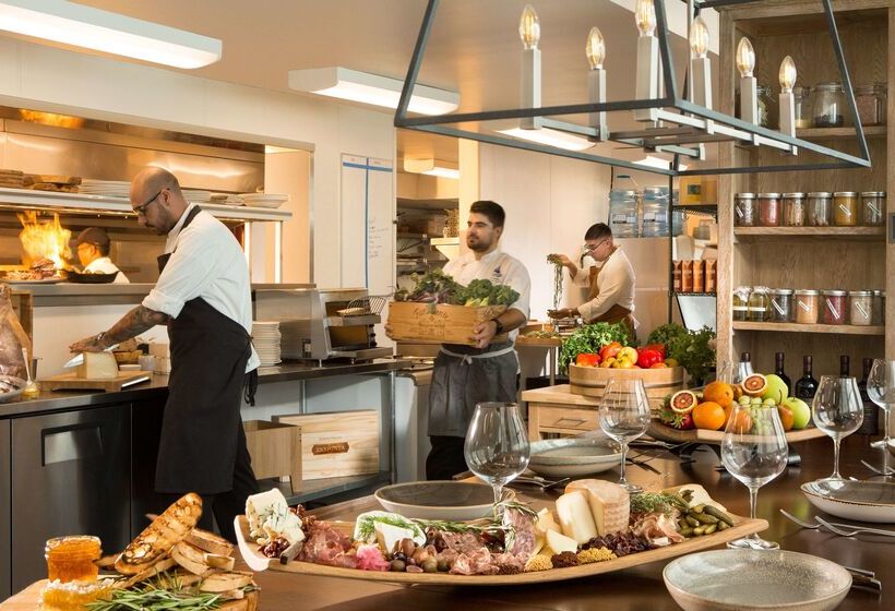 Portofino Hotel & Marina