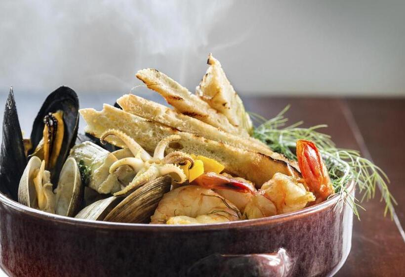 Portofino Hotel & Marina