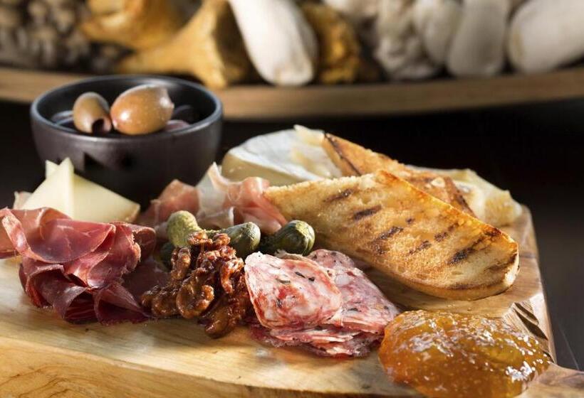 Portofino Hotel & Marina