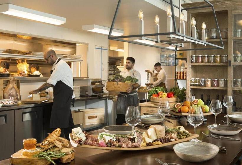 Portofino Hotel & Marina