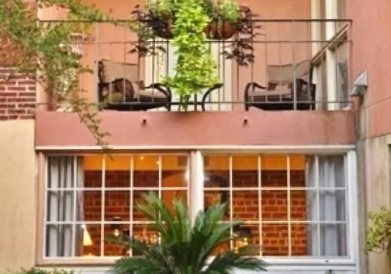 בית מלון כפרי The Presidents' Quarters Inn