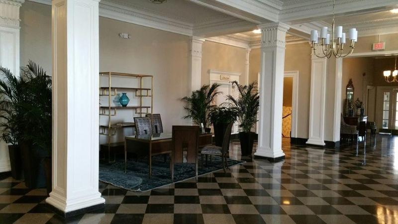 Отель The Queensbury