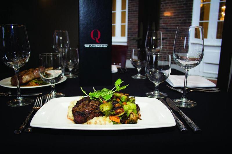 Отель The Queensbury
