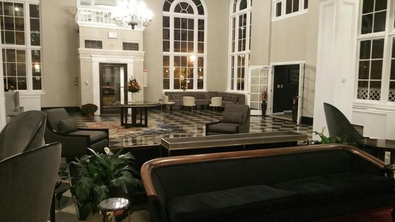 Отель The Queensbury