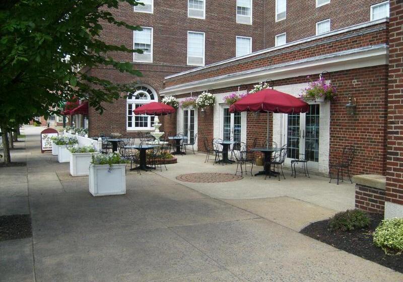 Отель The Queensbury