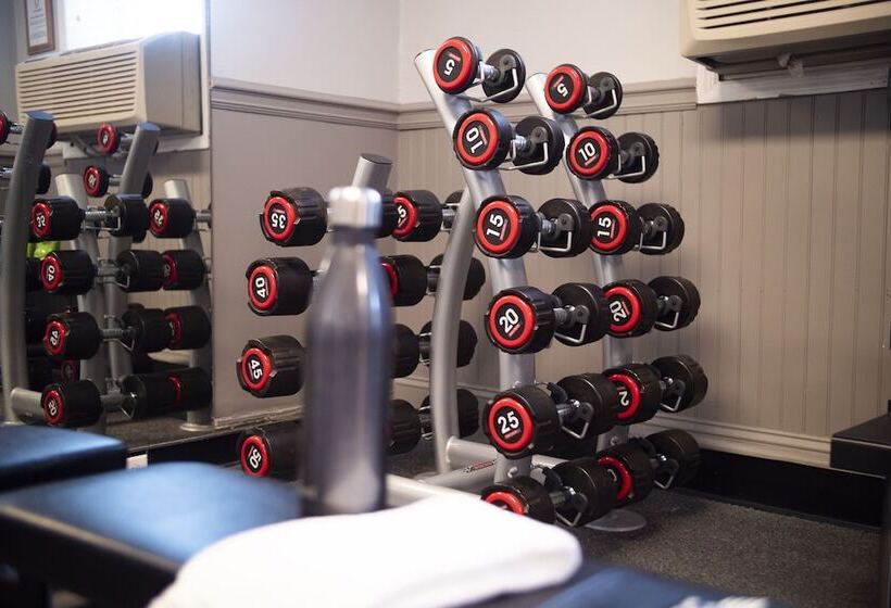 Отель The Queensbury