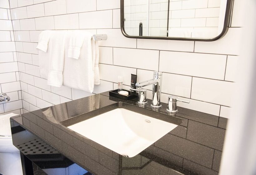 Отель The Queensbury