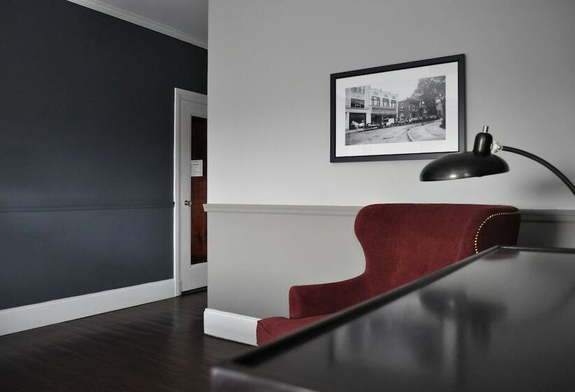 Отель The Queensbury